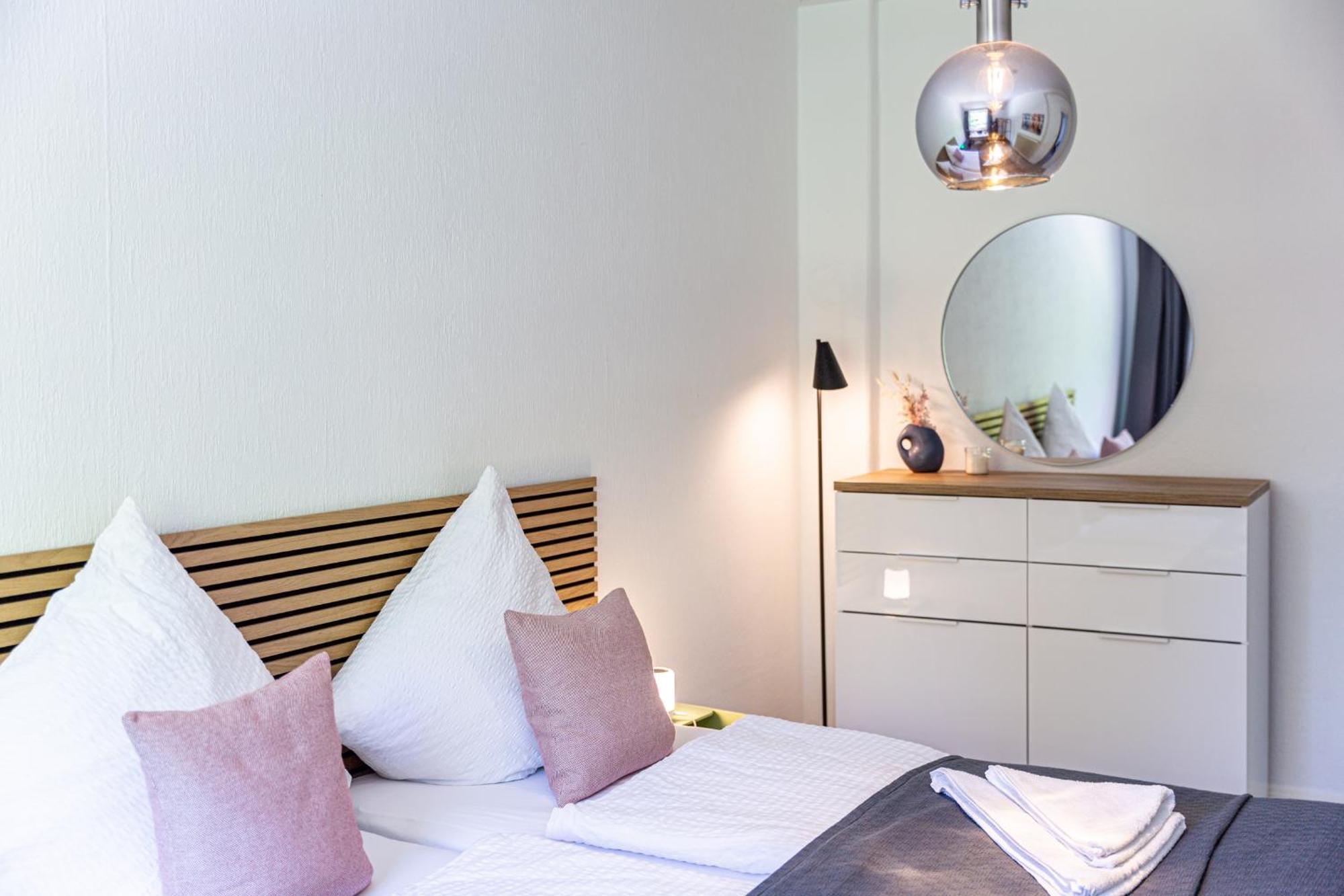 Have-A-Nice-Stay - Nahe Der U-Bahn Nach Hamburg - Natur 1 Minute Entfernt - Baecker & Restaurants 500M - Lidl 800M - Zentrum 1,5Km Ahrensburg Ngoại thất bức ảnh